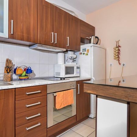 Comfortable One Bedroom Apartment In A Lively Area | Zona B5 | Russian Square Sofya Dış mekan fotoğraf
