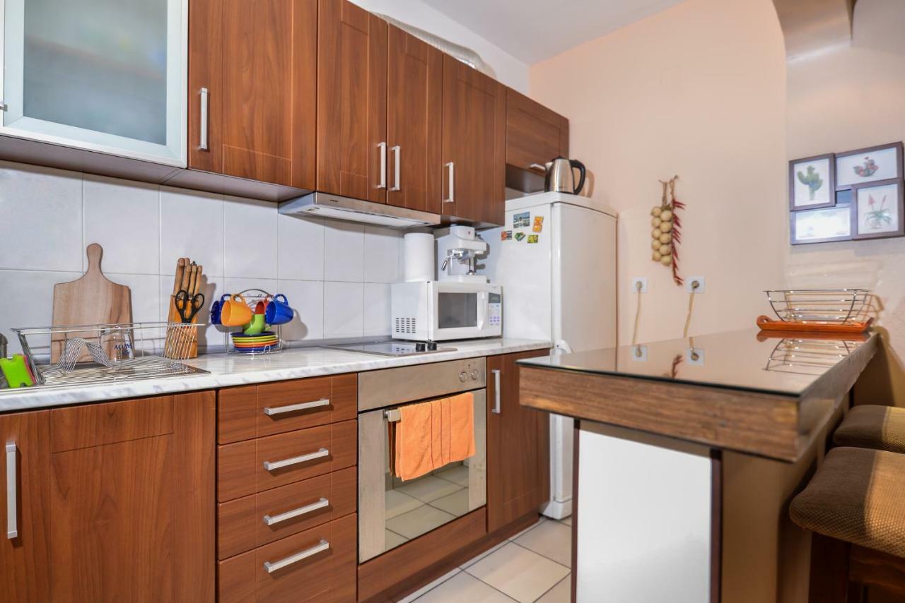 Comfortable One Bedroom Apartment In A Lively Area | Zona B5 | Russian Square Sofya Dış mekan fotoğraf