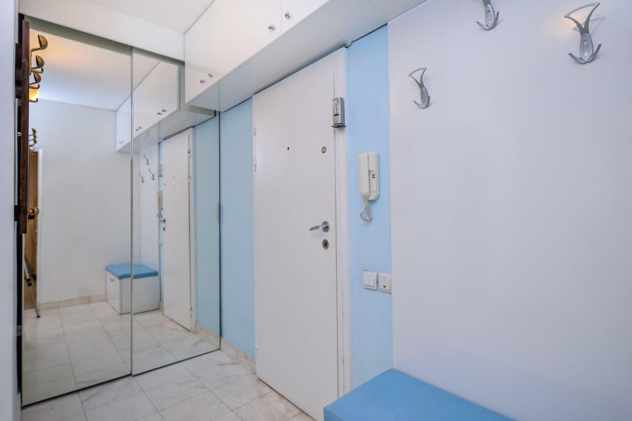 Comfortable One Bedroom Apartment In A Lively Area | Zona B5 | Russian Square Sofya Dış mekan fotoğraf