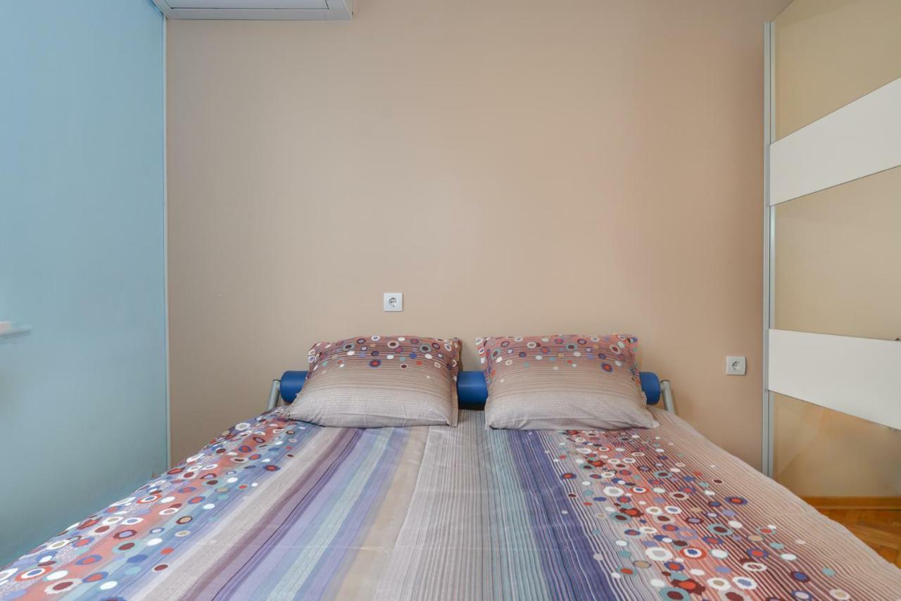 Comfortable One Bedroom Apartment In A Lively Area | Zona B5 | Russian Square Sofya Dış mekan fotoğraf