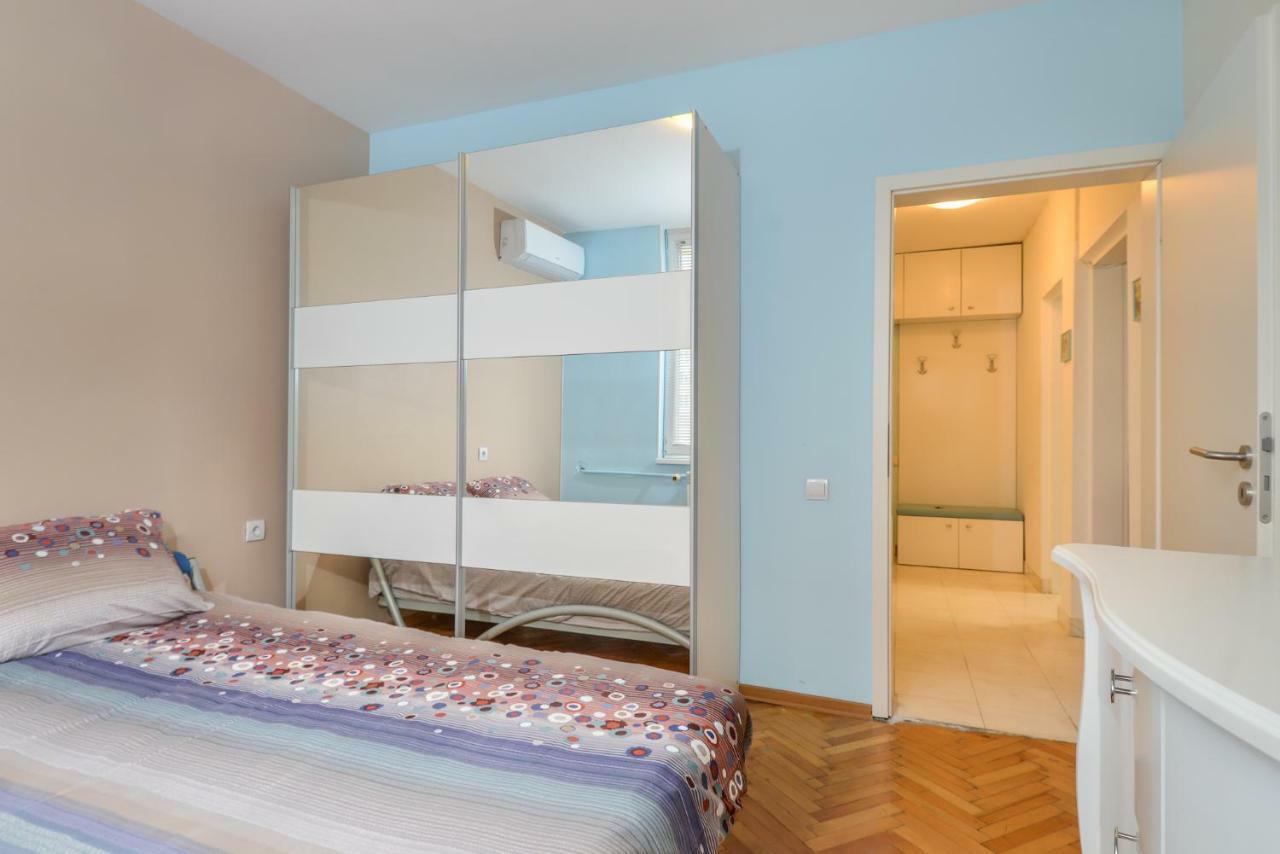 Comfortable One Bedroom Apartment In A Lively Area | Zona B5 | Russian Square Sofya Dış mekan fotoğraf