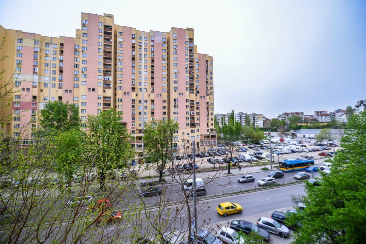 Comfortable One Bedroom Apartment In A Lively Area | Zona B5 | Russian Square Sofya Dış mekan fotoğraf